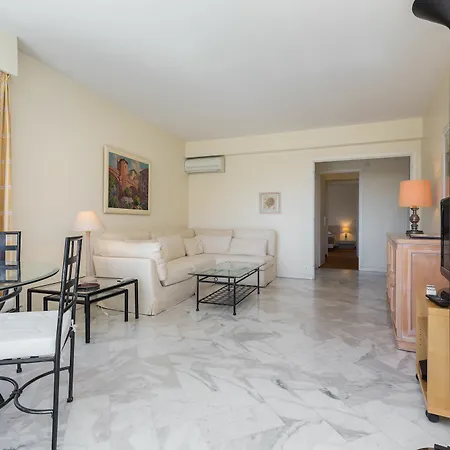 Tassigny Apartment *
